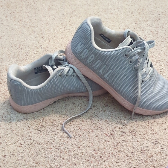 Women's Size 7 Men's 5.5 NOBULL Light Gray TRAINERS ATHLETIC EVERYDAY WEAR - Picture 3 of 6